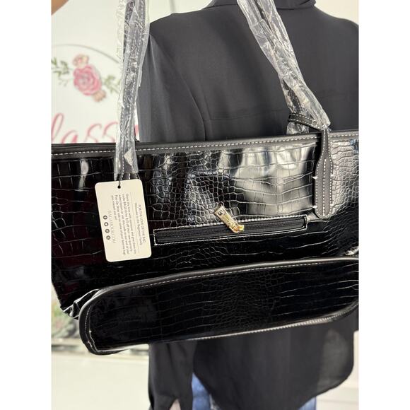 Beautiful NWTs Purse - Picture 4 of 8